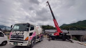 ミキサー車とレッカー