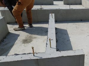 基礎のセパ切り落とし作業