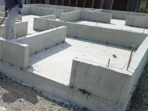 バリ取り前の基礎
